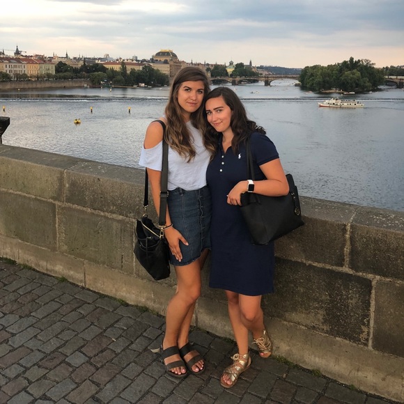 MEET YOUR POSHER- TORI - Picture 3 of 5